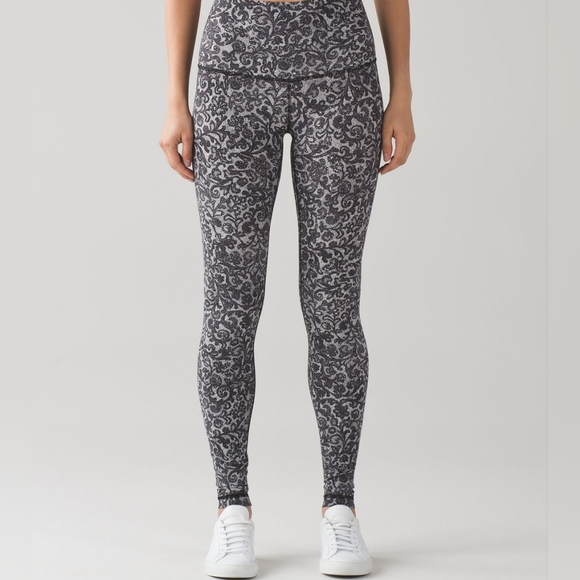 lululemon athletica Pants - Lululemon Wunder Under Pant (Hi-Rise)Mini Cinder Lace White Black, size 4.